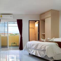 Апартаменты Grand ESIE Service Apartment комната для гостей