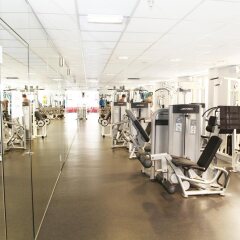 Отель Hilton Stockholm Slussen Швеция, Стокгольм - 9 отзывов об отеле, цены и фото номеров - забронировать отель Hilton Stockholm Slussen онлайн фитнесс-зал фото 2