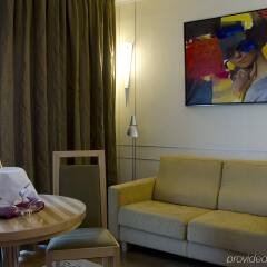 VIP Executive Entrecampos Hotel & Conference комната для гостей фото 3