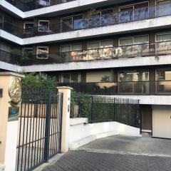 Отель Family Duplex Quartier Latin парковка