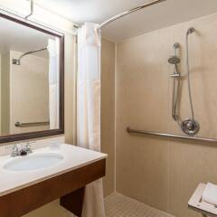 Отель Hilton Garden Inn Arlington/Courthouse Plaza ванная фото 2