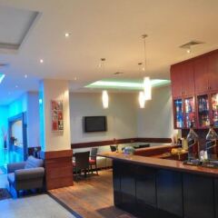 Апартаменты The Euro Grande Serviced Apartment Бангкок гостиничный бар