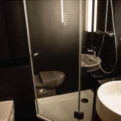 Отель Ginn Hotel Hamburg Elbspeicher Германия, Гамбург - отзывы, цены и фото номеров - забронировать отель Ginn Hotel Hamburg Elbspeicher онлайн ванная фото 2