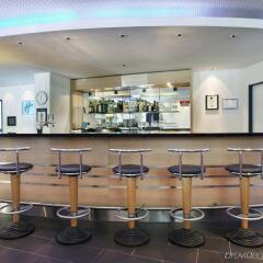Отель Holiday Inn Express Geneva Airport гостиничный бар
