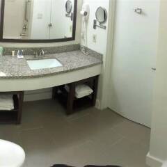 Отель Comfort Suites Tulare ванная