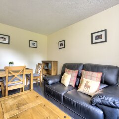 Отель Charming Grassmarket Apartment with Castle View Великобритания, Эдинбург - отзывы, цены и фото номеров - забронировать отель Charming Grassmarket Apartment with Castle View онлайн комната для гостей фото 2