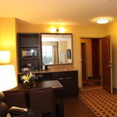 Отель Embassy Suites Columbus-Airport Колумбус удобства в номере