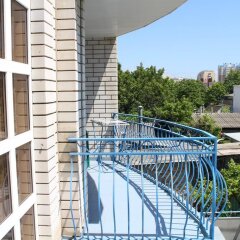 Гостиница Guest House Zemlianichnaia Poliana в Анапе отзывы, цены и фото номеров - забронировать гостиницу Guest House Zemlianichnaia Poliana онлайн Анапа балкон