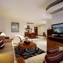 Отель Waterfront Suites Phuket by Centara комната для гостей фото 2