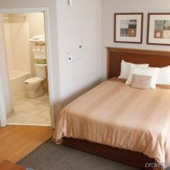 Отель Candlewood Suites Polaris комната для гостей