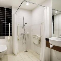 Отель Holiday Inn Express Amsterdam Arena Towers Нидерланды, Амстердам - 2 отзыва об отеле, цены и фото номеров - забронировать отель Holiday Inn Express Amsterdam Arena Towers онлайн ванная фото 2