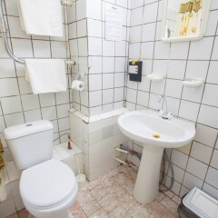 Гостиница Загородный отель Байкал в Листвянке 13 отзывов об отеле, цены и фото номеров - забронировать гостиницу Загородный отель Байкал онлайн Листвянка ванная фото 2