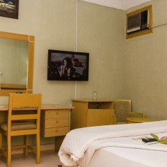 Отель EEMJM Hotels and Suites Limited Нигерия, Уйо - отзывы, цены и фото номеров - забронировать отель EEMJM Hotels and Suites Limited онлайн комната для гостей фото 2