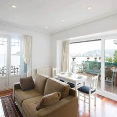 Отель Breathtaking Views From Terrace in Luxury Apartment Испания, Сан-Себастьян - отзывы, цены и фото номеров - забронировать отель Breathtaking Views From Terrace in Luxury Apartment онлайн комната для гостей фото 3