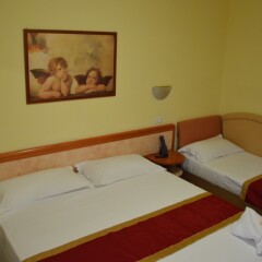Hotel Carolin сейф в номере