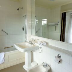 Best Western Lamphey Court Hotel and Spa ванная