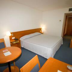 Отель Comfort Inn Ponta Delgada Португалия, Понта-Делгада - отзывы, цены и фото номеров - забронировать отель Comfort Inn Ponta Delgada онлайн комната для гостей