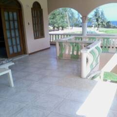 Отель Dolphin Bay Yoga Guest House балкон