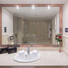 Отель Los Monteros Spa & Golf Resort ванная фото 2