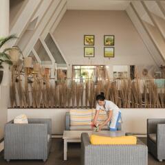 Отель Victoria Beachcomber Resort & Spa интерьер отеля