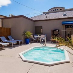 Отель Best Western Royal Palace Inn & Suites США, Лос-Анджелес - отзывы, цены и фото номеров - забронировать отель Best Western Royal Palace Inn & Suites онлайн бассейн фото 2