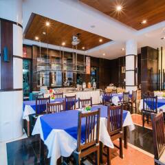 Отель Azure Bangla Phuket Патонг питание