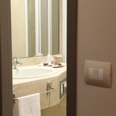 Отель Tiziano Park & Vita Parcour - Gruppo Minihotel Италия, Милан - 7 отзывов об отеле, цены и фото номеров - забронировать отель Tiziano Park & Vita Parcour - Gruppo Minihotel онлайн ванная фото 2