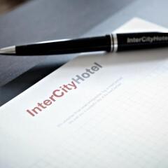 Отель Intercity Hauptbahnhof Гамбург сейф в номере