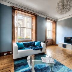 Отель Lovely 2BR Home Next to the Castle Эдинбург фото 34