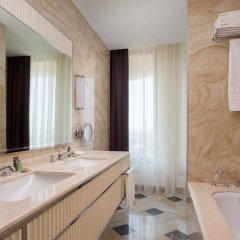 Гостиница Лотте Отель Самара в Самаре 9 отзывов об отеле, цены и фото номеров - забронировать гостиницу Лотте Отель Самара онлайн ванная фото 3