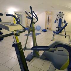 Hotel Emonec фитнесс-зал