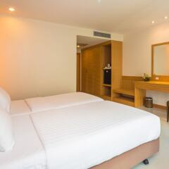 Отель Sungthong Kamala Beach Resort сейф в номере