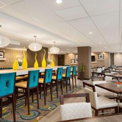 Отель Hampton Inn and Suites by Hilton, Downtown Vancouver Канада, Ванкувер - отзывы, цены и фото номеров - забронировать отель Hampton Inn and Suites by Hilton, Downtown Vancouver онлайн гостиничный бар
