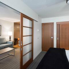 Отель West Coast Suites at UBC Канада, Аптаун - отзывы, цены и фото номеров - забронировать отель West Coast Suites at UBC онлайн сейф в номере
