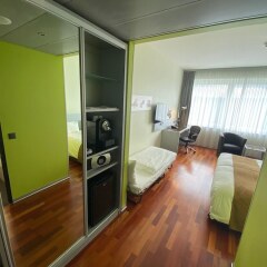 Отель Holiday Inn Bern Westside сейф в номере