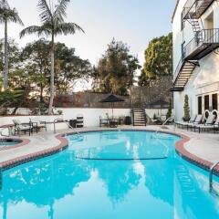 Отель Montecito Inn бассейн