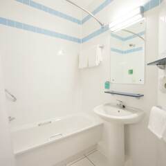 Отель Jurys Inn Edinburgh ванная