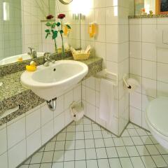 Отель Best Western Premier Parkhotel Kronsberg Германия, Ганновер - 1 отзыв об отеле, цены и фото номеров - забронировать отель Best Western Premier Parkhotel Kronsberg онлайн ванная фото 2