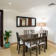 Отель One Perfect Stay - 2BR at Zanzabeel 3 комната для гостей