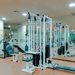 Отель Hesperia Sant Joan Suites Испания, Сан-Жоан-Деспи - 5 отзывов об отеле, цены и фото номеров - забронировать отель Hesperia Sant Joan Suites онлайн фитнесс-зал фото 2