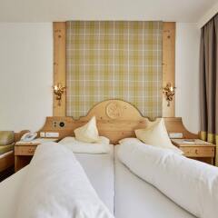 Отель Alpenhotel Laurin Австрия, Хохгургль - отзывы, цены и фото номеров - забронировать отель Alpenhotel Laurin онлайн комната для гостей фото 4