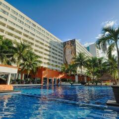 Отель Grand Oasis Viva - Adults Only Мексика, Канкун - 2 отзыва об отеле, цены и фото номеров - забронировать отель Grand Oasis Viva - Adults Only онлайн бассейн фото 3