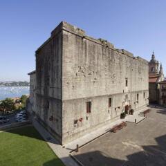 Отель Parador De Hondarribia Испания, Фуэнтеррабиа - отзывы, цены и фото номеров - забронировать отель Parador De Hondarribia онлайн пляж