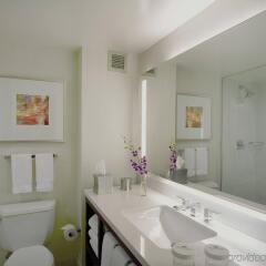 Отель Crowne Plaza Times Square Manhattan США, Нью-Йорк - отзывы, цены и фото номеров - забронировать отель Crowne Plaza Times Square Manhattan онлайн ванная