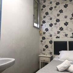 Отель Hostal La Estrella Испания, Мадрид - 1 отзыв об отеле, цены и фото номеров - забронировать отель Hostal La Estrella онлайн ванная фото 2