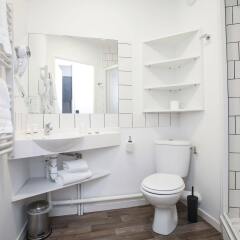 Отель Odalys City Paris Levallois Франция, Леваллуа-Перре - 2 отзыва об отеле, цены и фото номеров - забронировать отель Odalys City Paris Levallois онлайн ванная