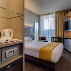 Best Western Hotel Farnese Парма сейф в номере