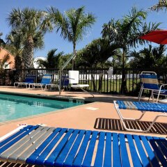 Отель Days Inn by Wyndham Sarasota Bay бассейн фото 3