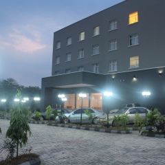 Отель Golden Tulip Ibadan парковка