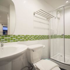 Отель Resort M - Mrt Huai Kwang Бангкок ванная